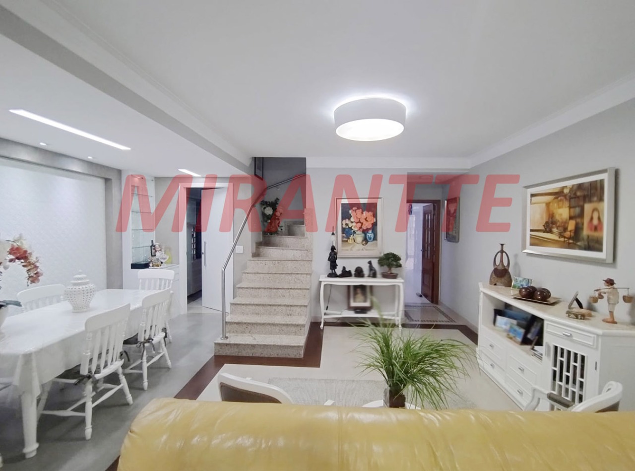 Sobrado de 166m² com 3 quartos em Água Fria