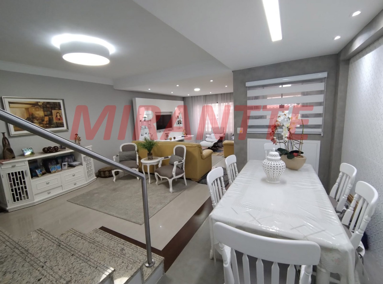 Sobrado de 166m² com 3 quartos em Água Fria