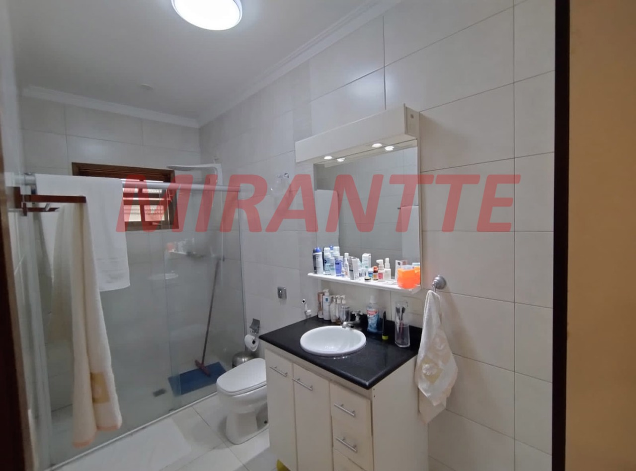 Sobrado de 166m² com 3 quartos em Água Fria