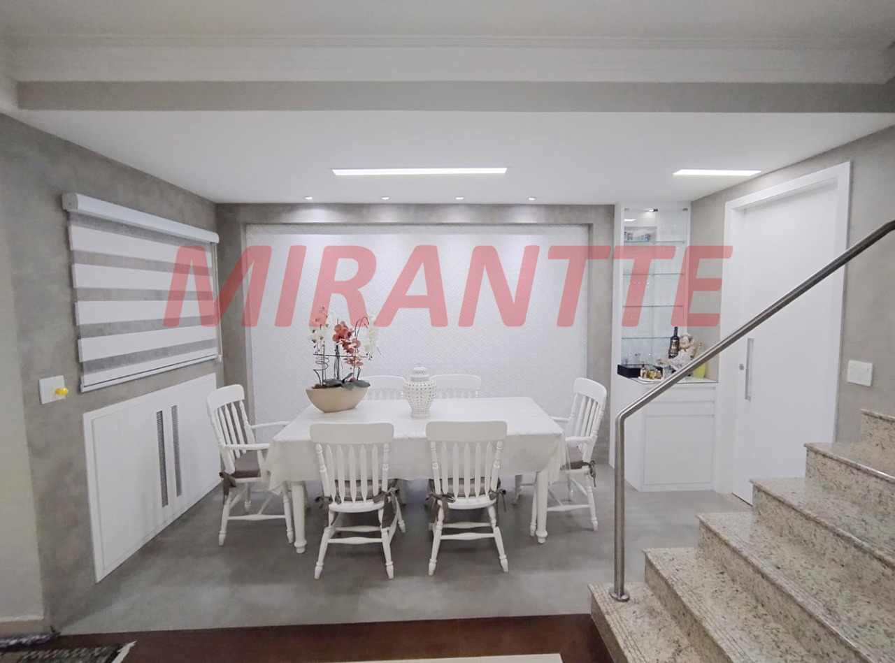 Sobrado de 166m² com 3 quartos em Água Fria