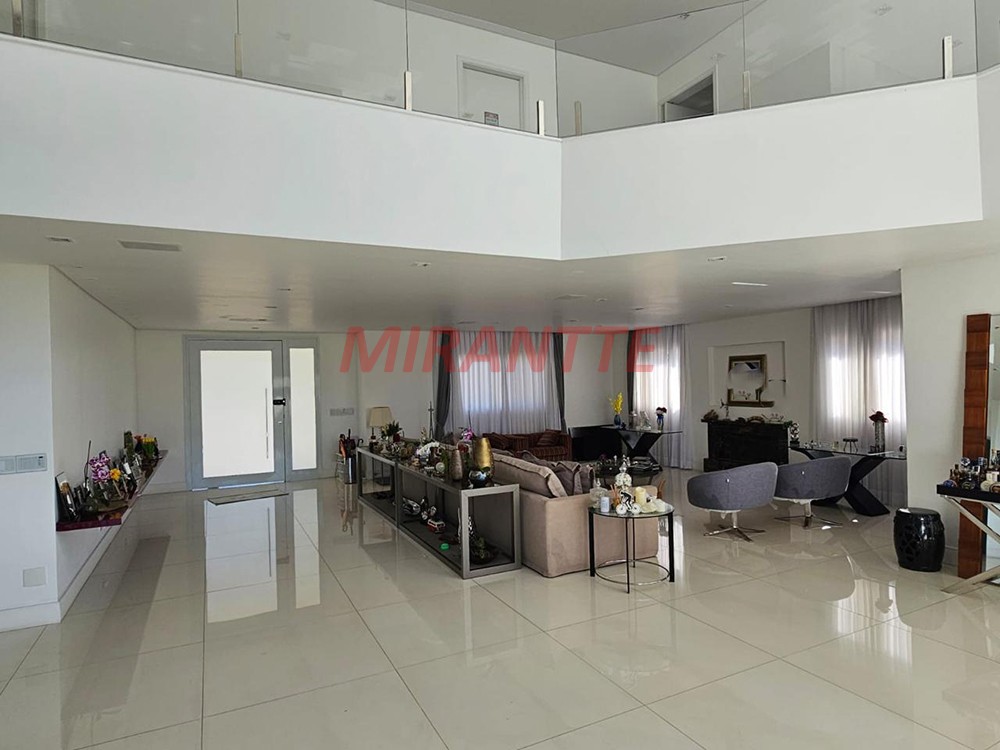 Cond. fechado de 790m² com 4 quartos em Serra da Cantareira