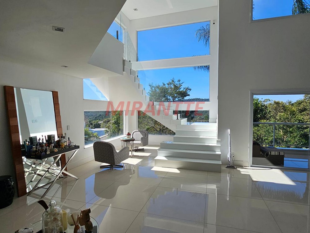 Cond. fechado de 790m² com 4 quartos em Serra da Cantareira