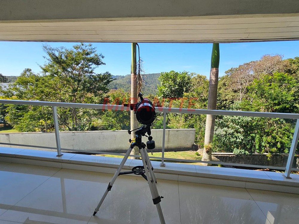 Cond. fechado de 790m² com 4 quartos em Serra da Cantareira
