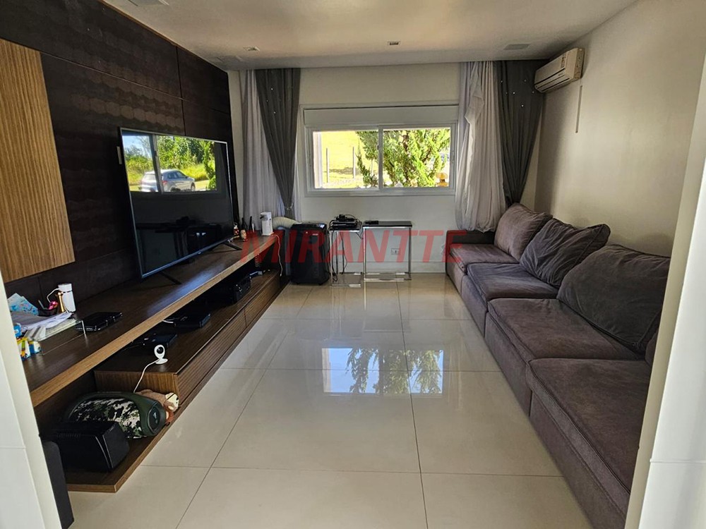 Cond. fechado de 790m² com 4 quartos em Serra da Cantareira