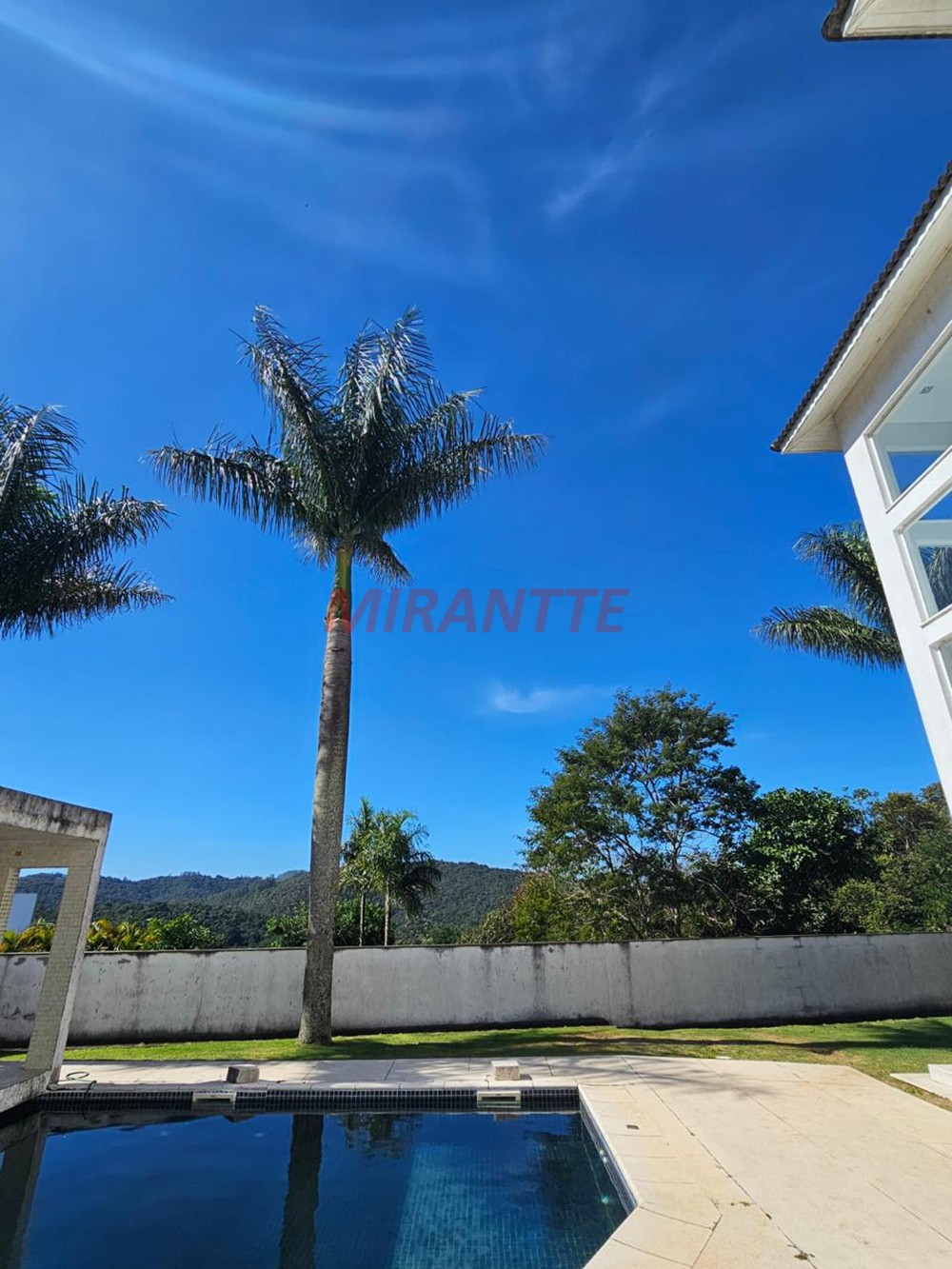 Cond. fechado de 790m² com 4 quartos em Serra da Cantareira