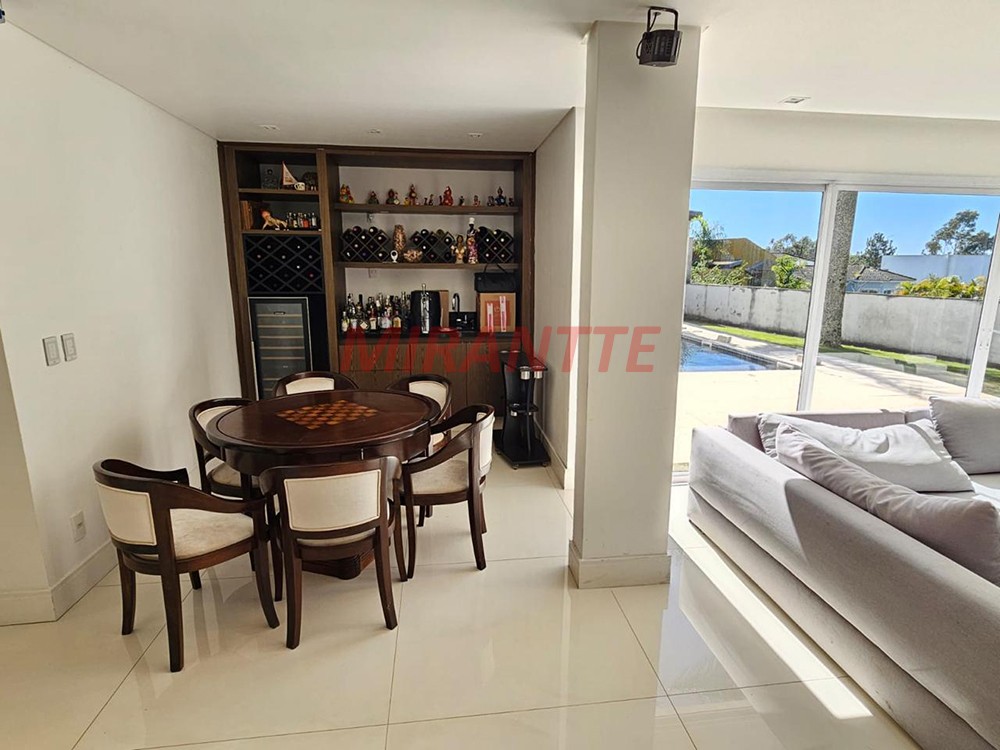 Cond. fechado de 790m² com 4 quartos em Serra da Cantareira