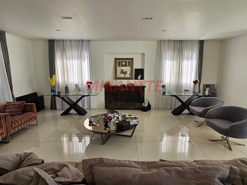Cond. fechado de 790m² com 4 quartos em Serra da Cantareira