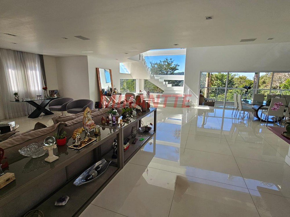 Cond. fechado de 790m² com 4 quartos em Serra da Cantareira