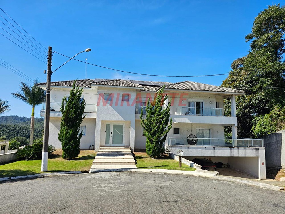 Cond. fechado de 790m² com 4 quartos em Serra da Cantareira