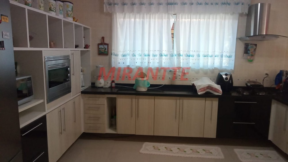 Sobrado de 300m² com 2 quartos em Serra Da Cantareira