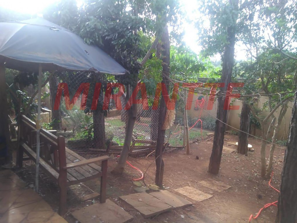 Cond. fechado de 650m² com 5 quartos em Jardim Estância Brasil