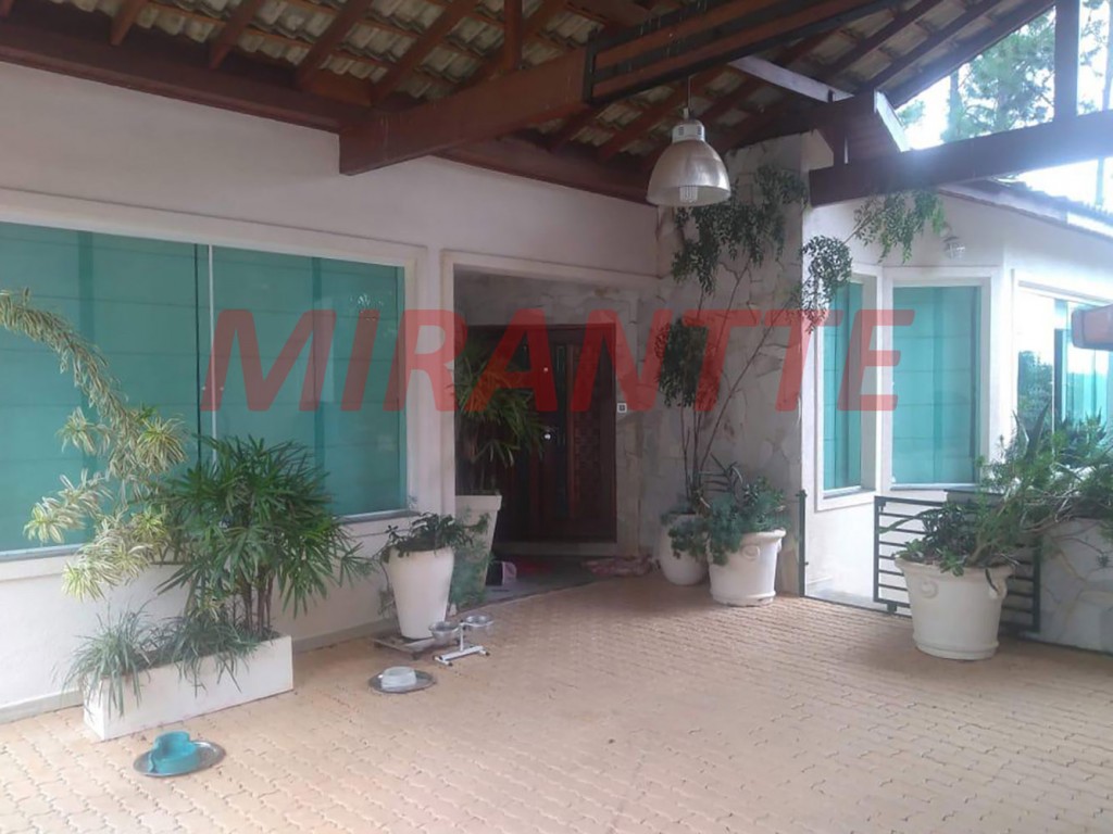 Cond. fechado de 650m² com 5 quartos em Jardim Estância Brasil