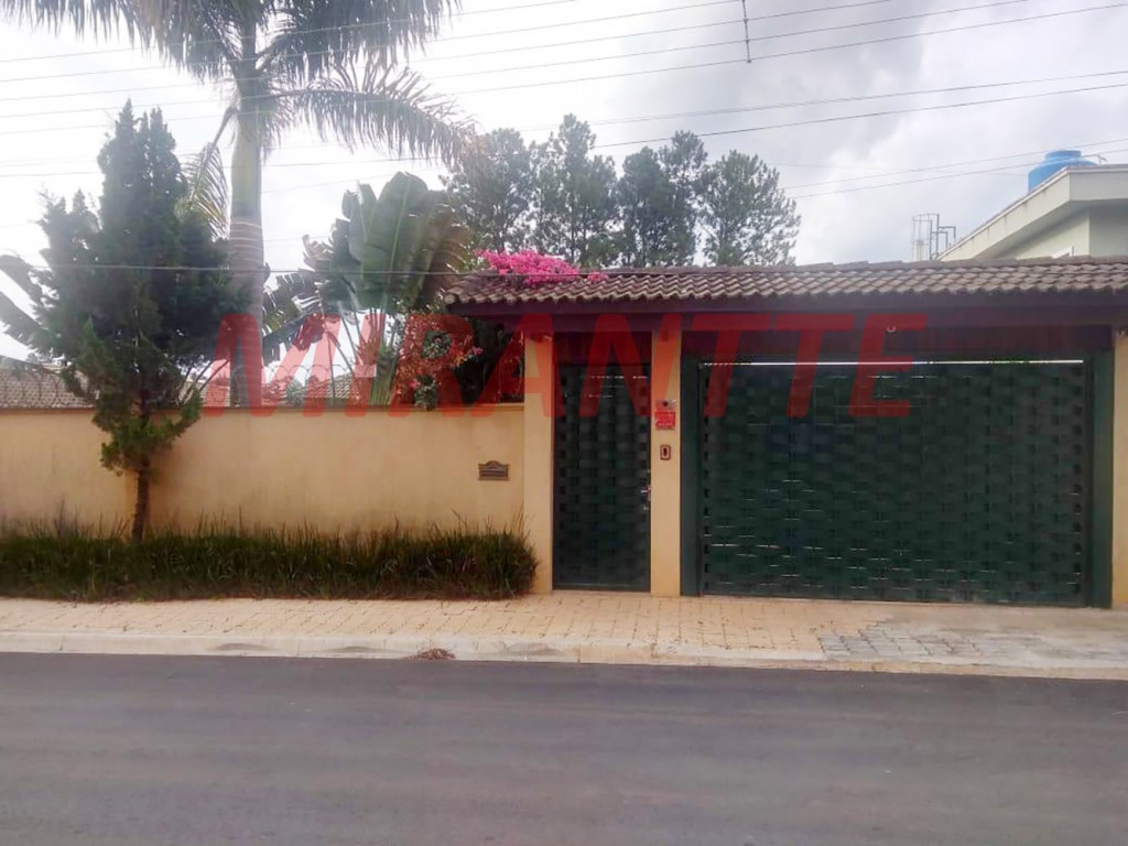 Cond. fechado de 650m² com 5 quartos em Jardim Estância Brasil