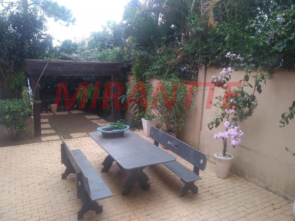 Cond. fechado de 650m² com 5 quartos em Jardim Estância Brasil