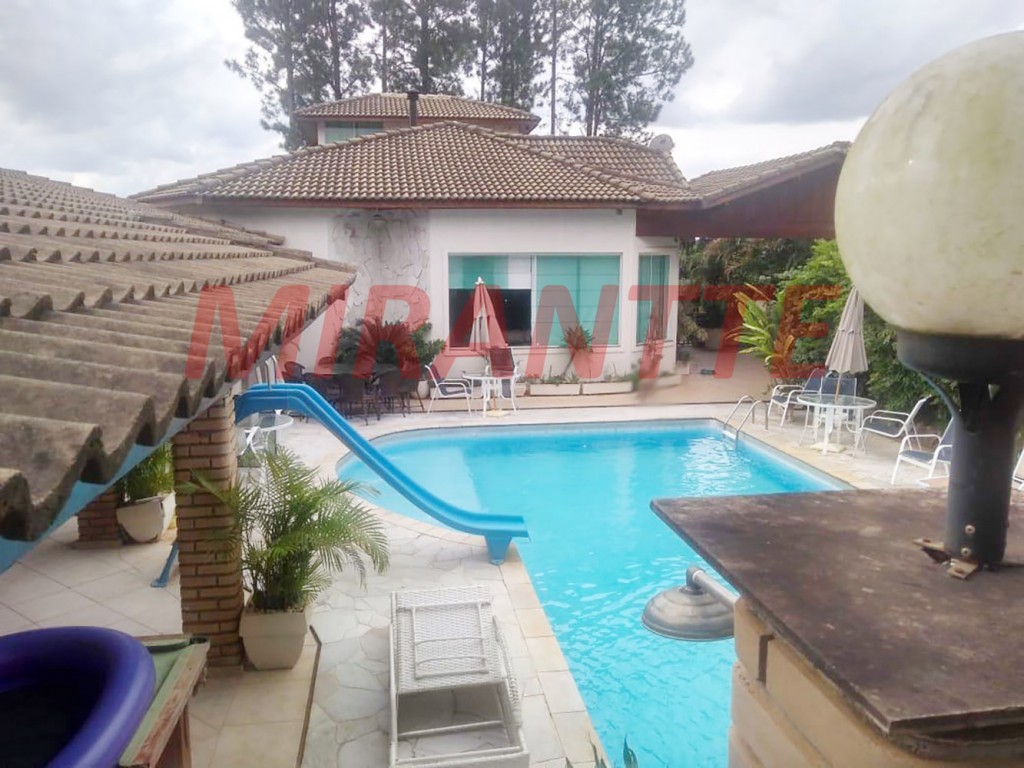 Cond. fechado de 650m² com 5 quartos em Jardim Estância Brasil