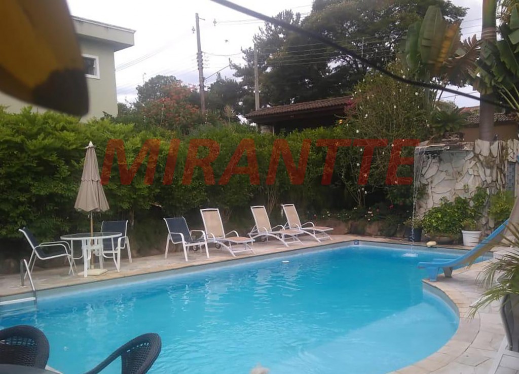 Cond. fechado de 650m² com 5 quartos em Jardim Estância Brasil