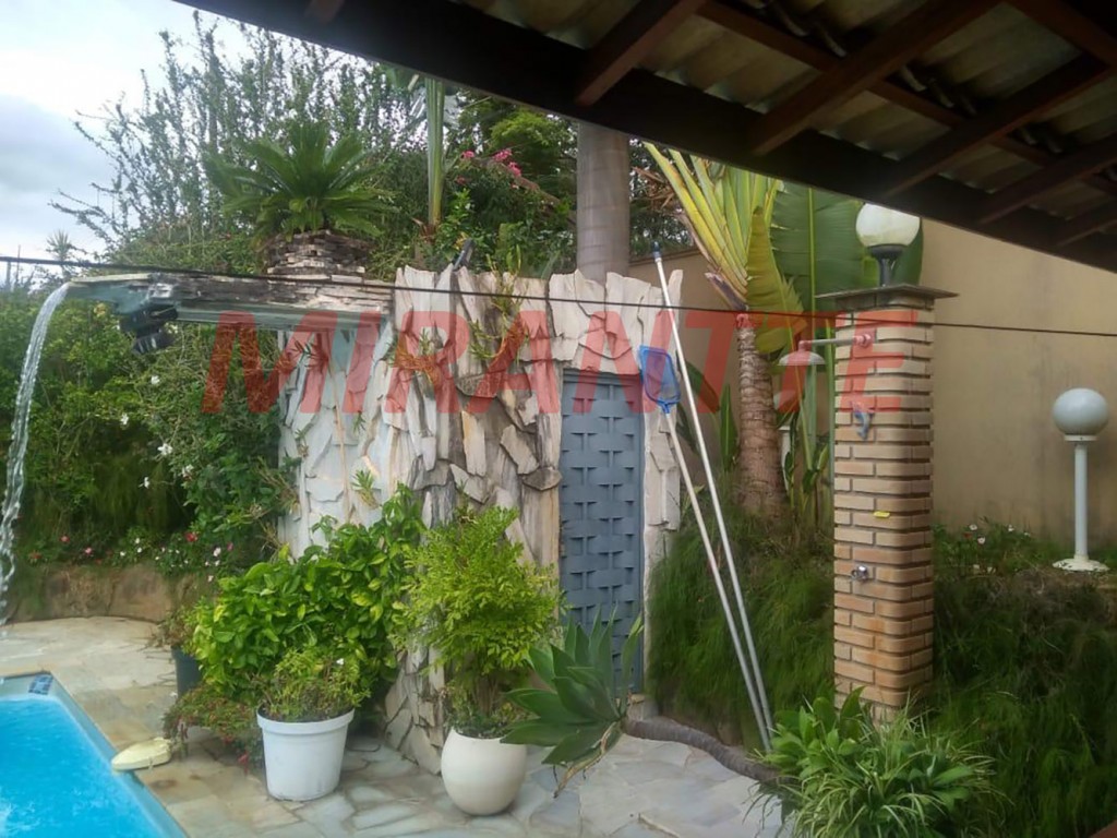 Cond. fechado de 650m² com 5 quartos em Jardim Estância Brasil