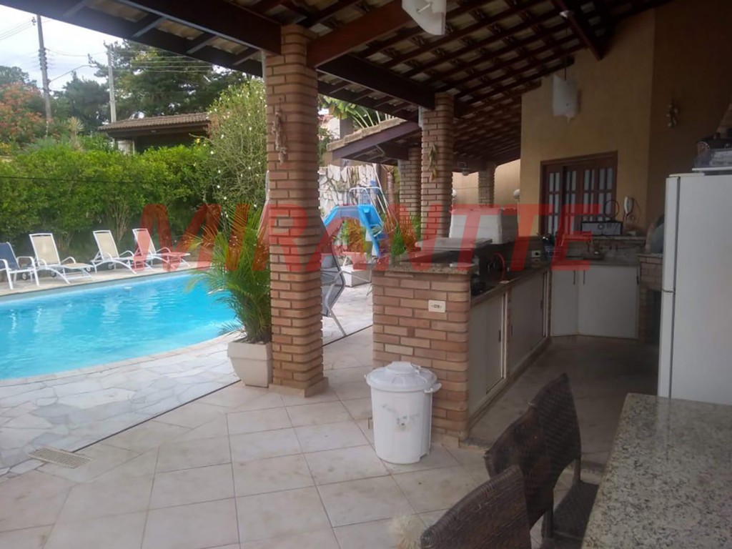 Cond. fechado de 650m² com 5 quartos em Jardim Estância Brasil
