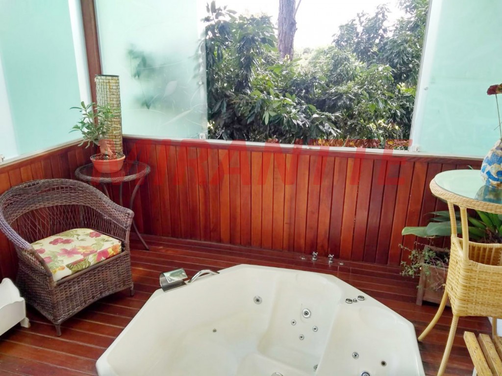 Cond. fechado de 650m² com 5 quartos em Jardim Estância Brasil