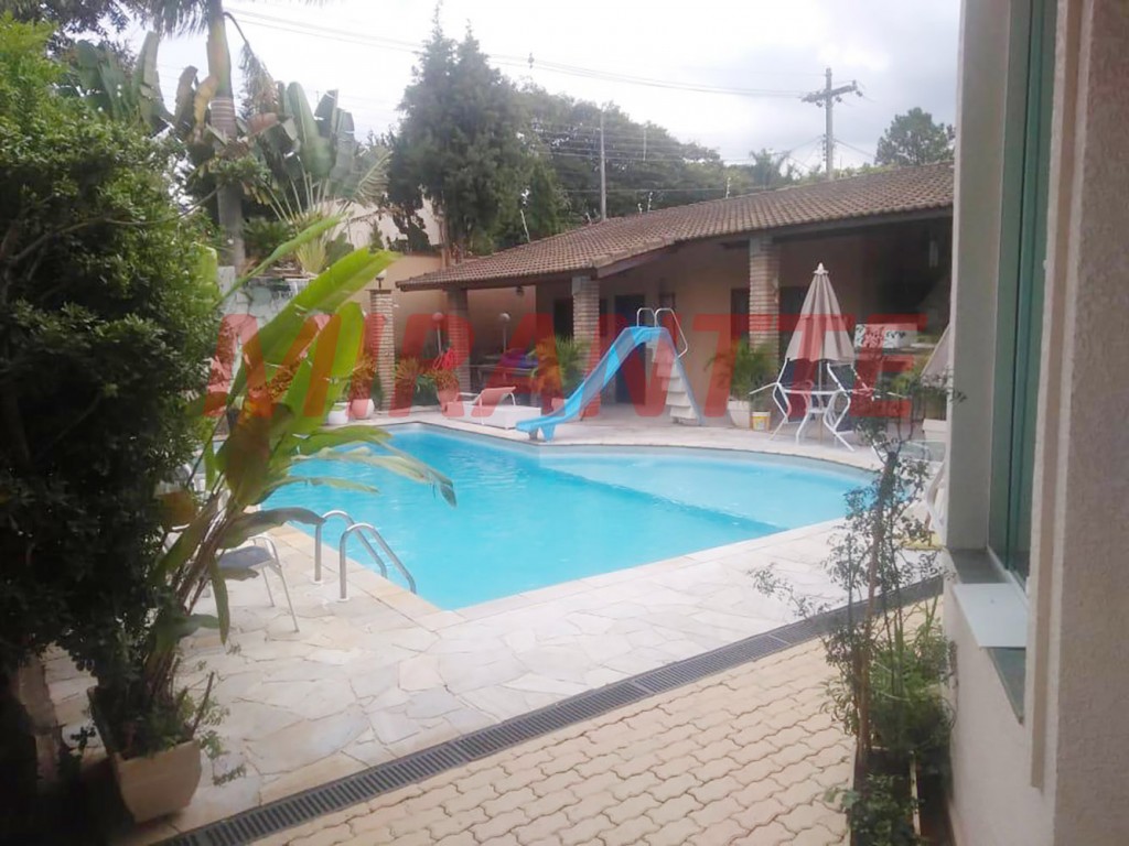 Cond. fechado de 650m² com 5 quartos em Jardim Estância Brasil