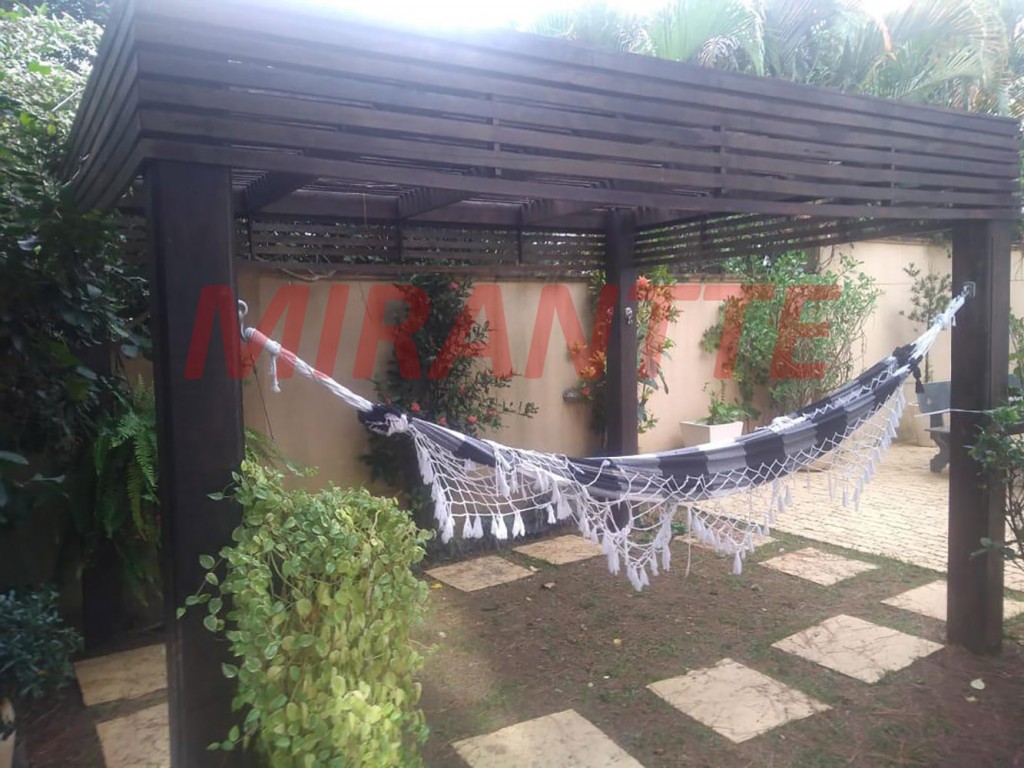 Cond. fechado de 650m² com 5 quartos em Jardim Estância Brasil