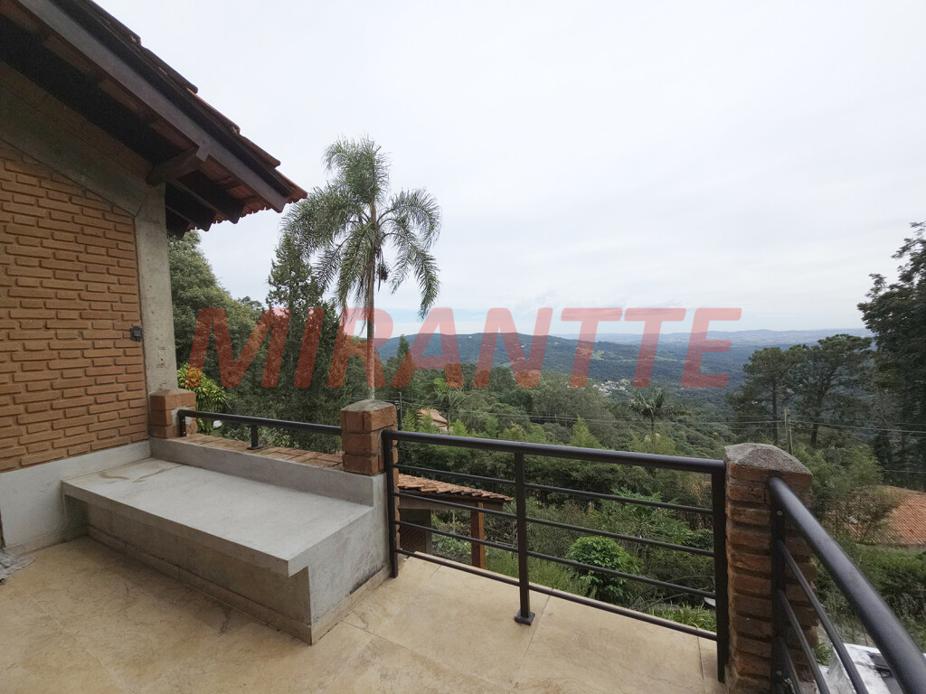 Sobrado de 300m² com 3 quartos em Serra Da Cantareira