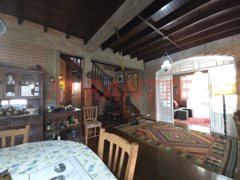 Sobrado de 300m² com 3 quartos em Serra Da Cantareira