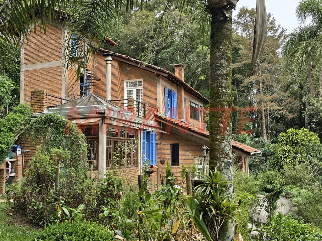 Sobrado de 300m² com 3 quartos em Serra Da Cantareira