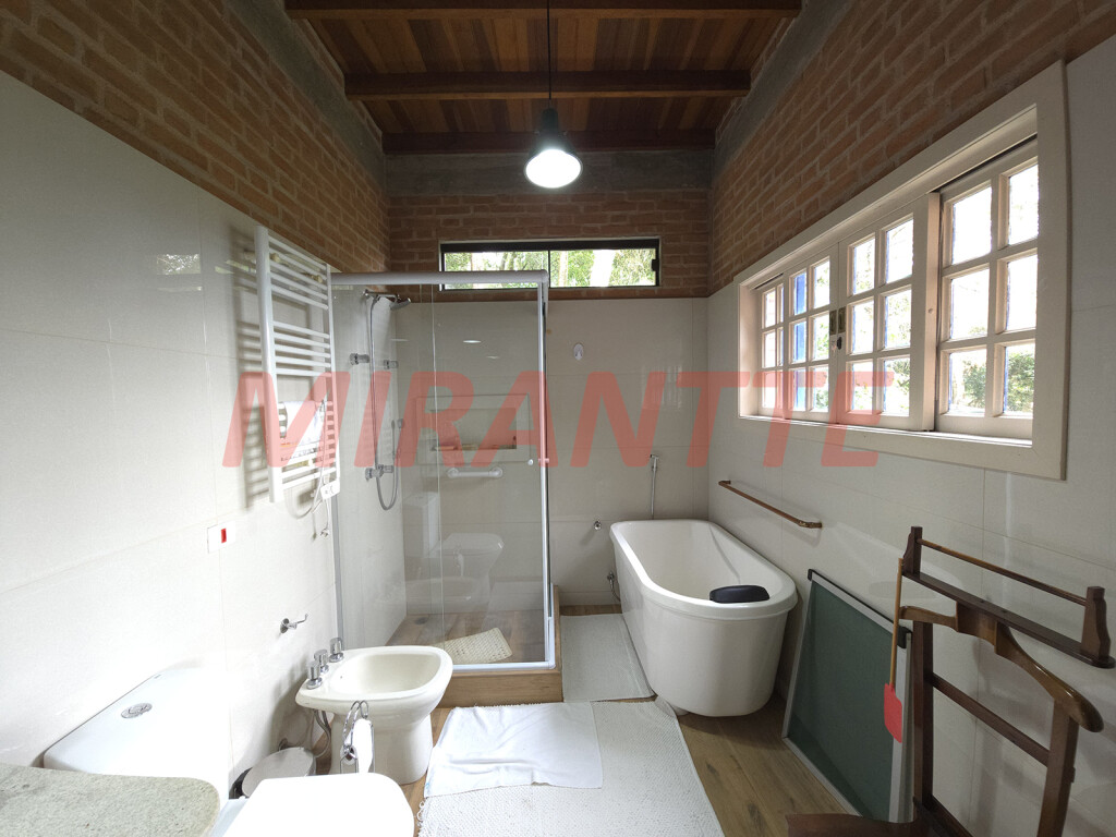 Sobrado de 300m² com 3 quartos em Serra Da Cantareira