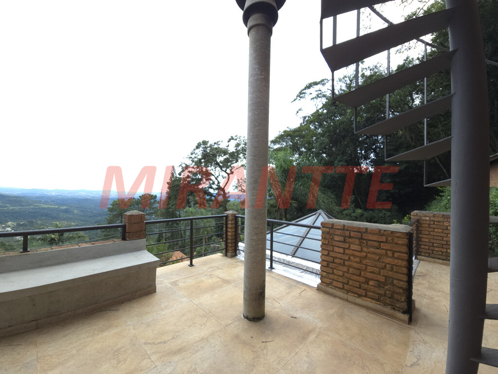 Sobrado de 300m² com 3 quartos em Serra Da Cantareira