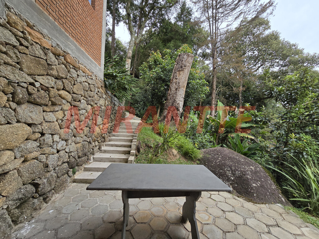 Sobrado de 300m² com 3 quartos em Serra Da Cantareira