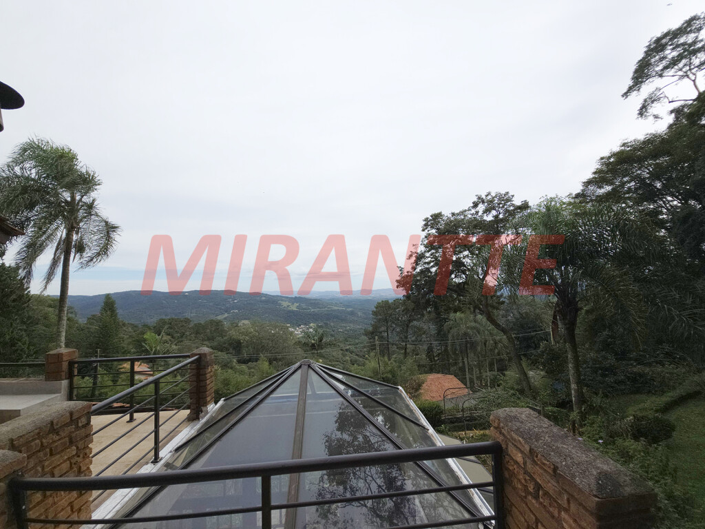 Sobrado de 300m² com 3 quartos em Serra Da Cantareira