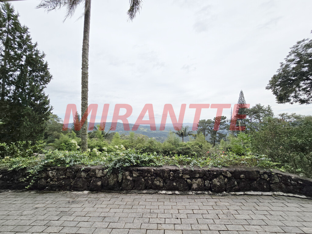 Sobrado de 300m² com 3 quartos em Serra Da Cantareira