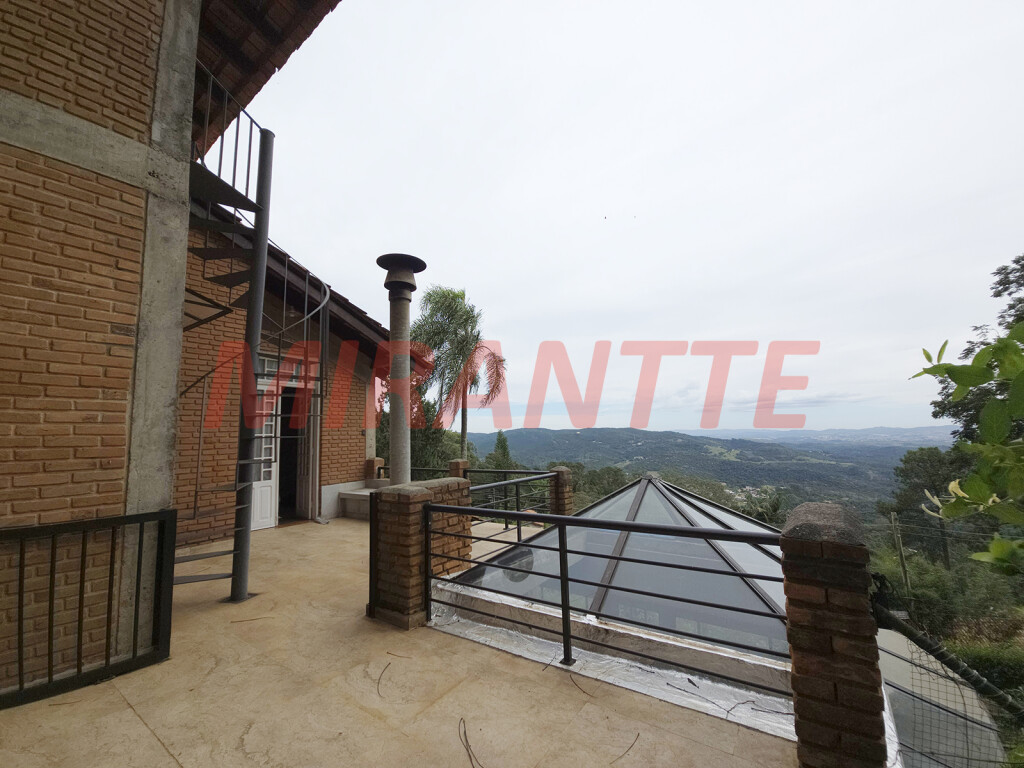 Sobrado de 300m² com 3 quartos em Serra Da Cantareira