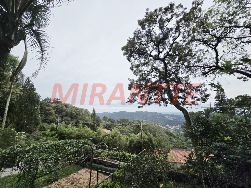 Sobrado de 300m² com 3 quartos em Serra Da Cantareira