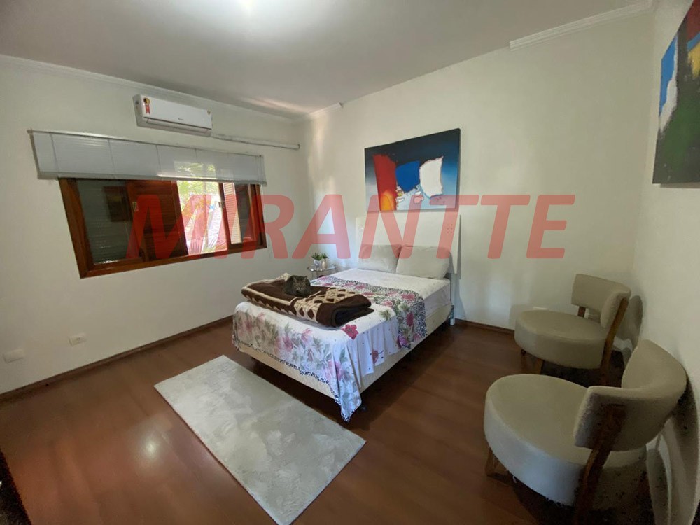 Sobrado de 330m² com 5 quartos em Vila Irmaos Arnoni