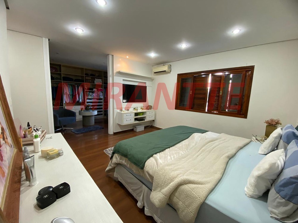 Sobrado de 330m² com 5 quartos em Vila Irmaos Arnoni