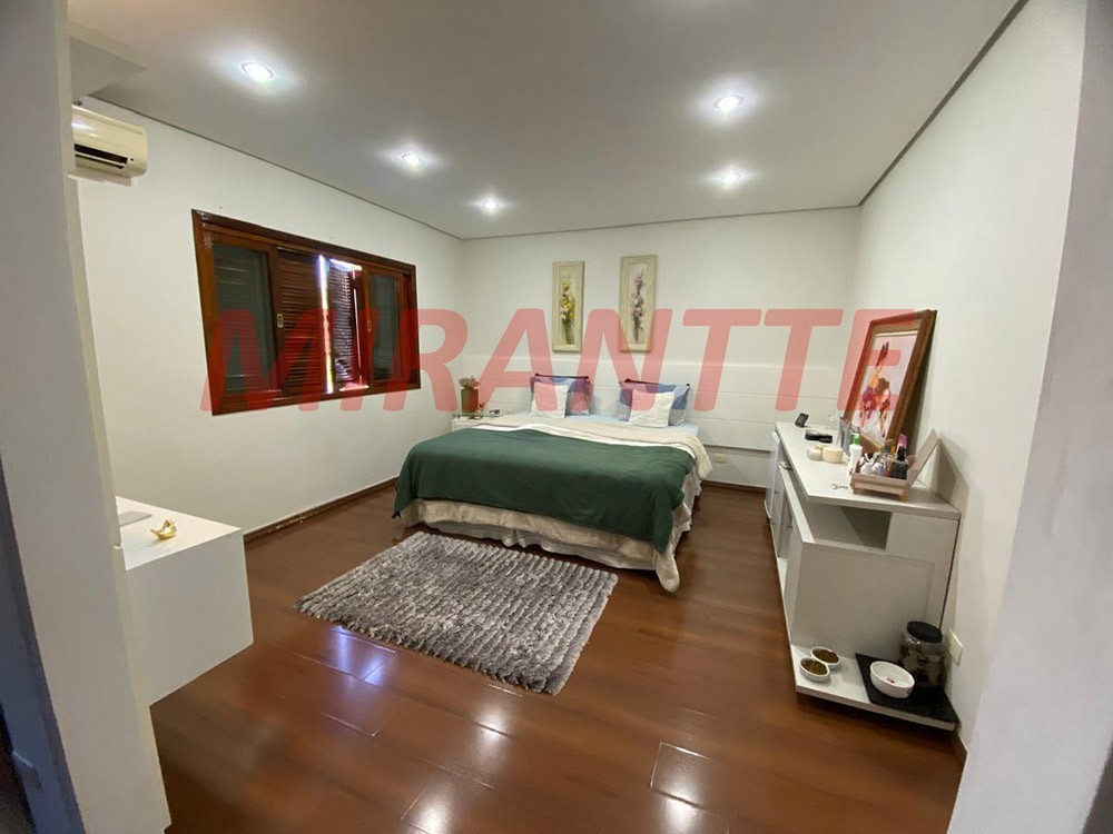 Sobrado de 330m² com 5 quartos em Vila Irmaos Arnoni