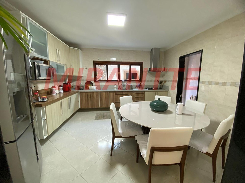 Sobrado de 330m² com 5 quartos em Vila Irmaos Arnoni