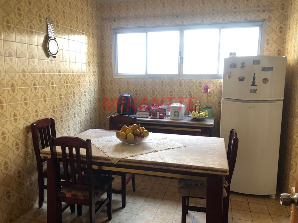 Sobrado de 259m² com 3 quartos em Santa Terezinha