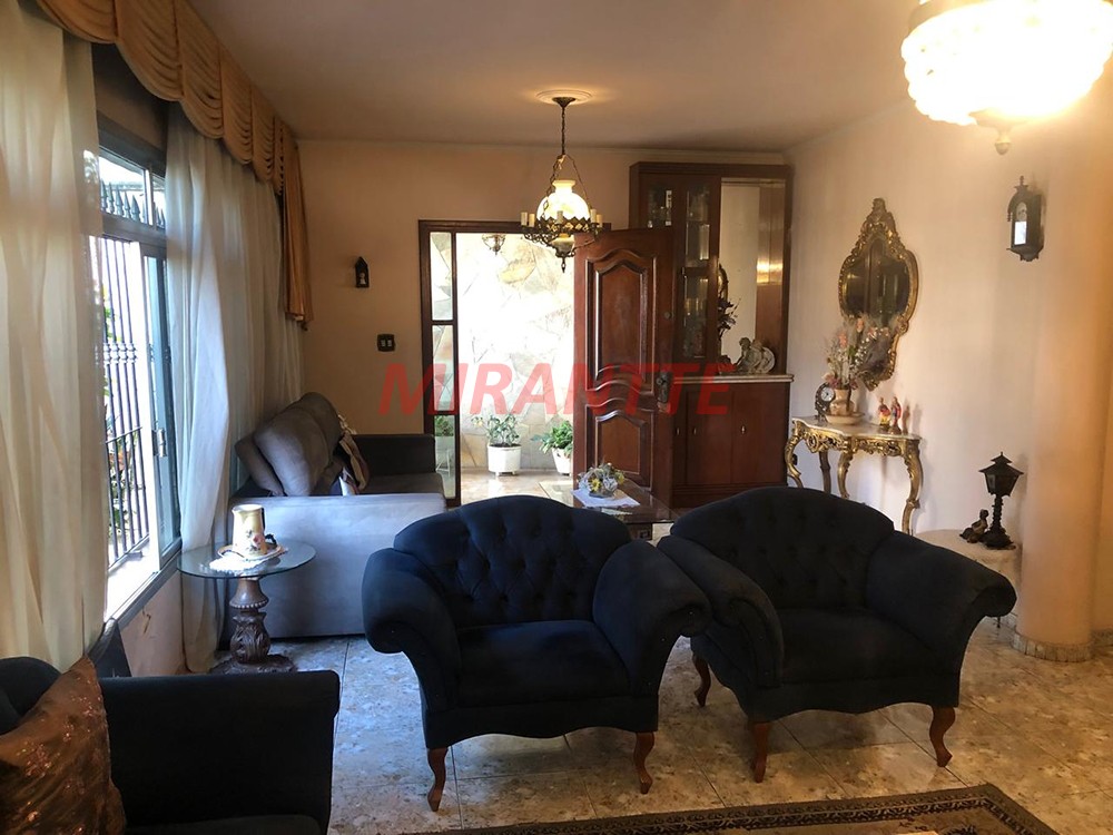 Sobrado de 259m² com 3 quartos em Santa Terezinha
