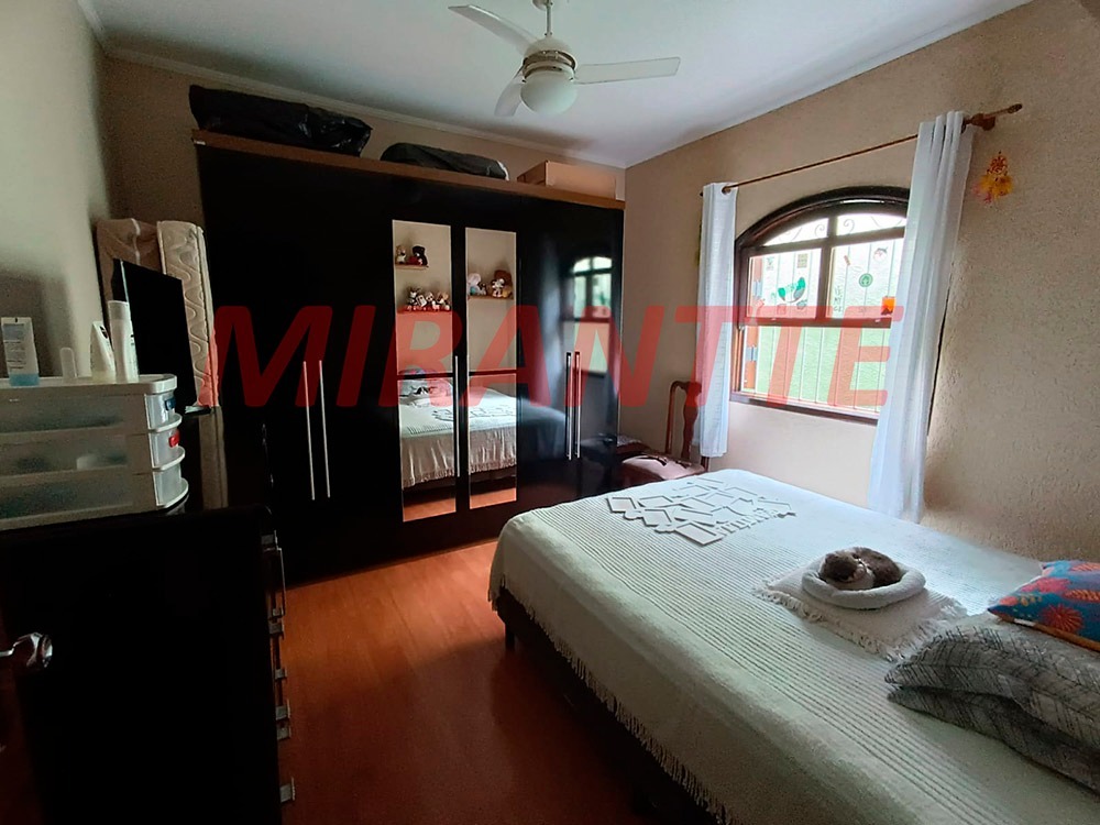 Casa terrea de 200m² com 4 quartos em Vila Galvão