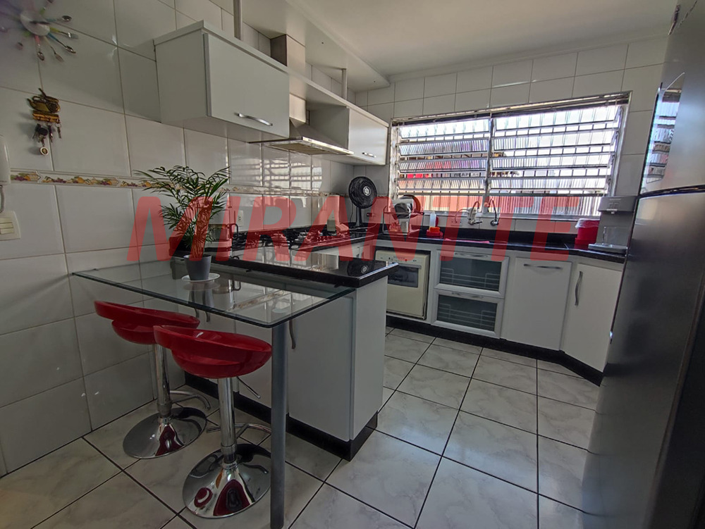 Sobrado de 196m² com 3 quartos em Vila Mazzei