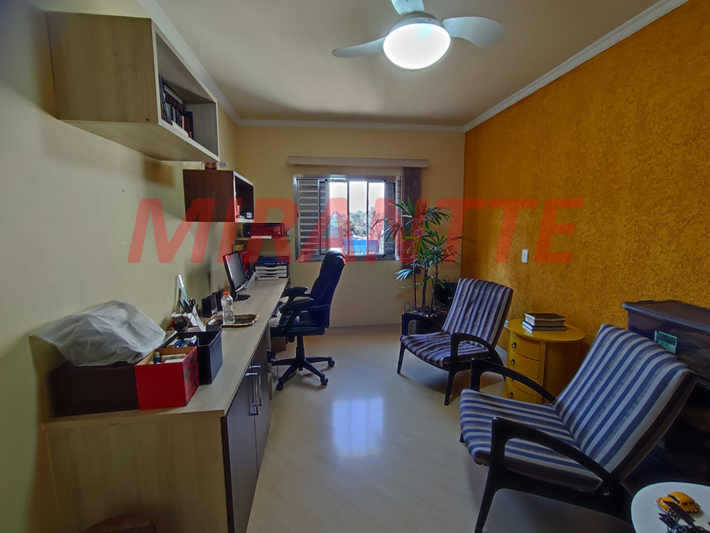 Sobrado de 196m² com 3 quartos em Vila Mazzei