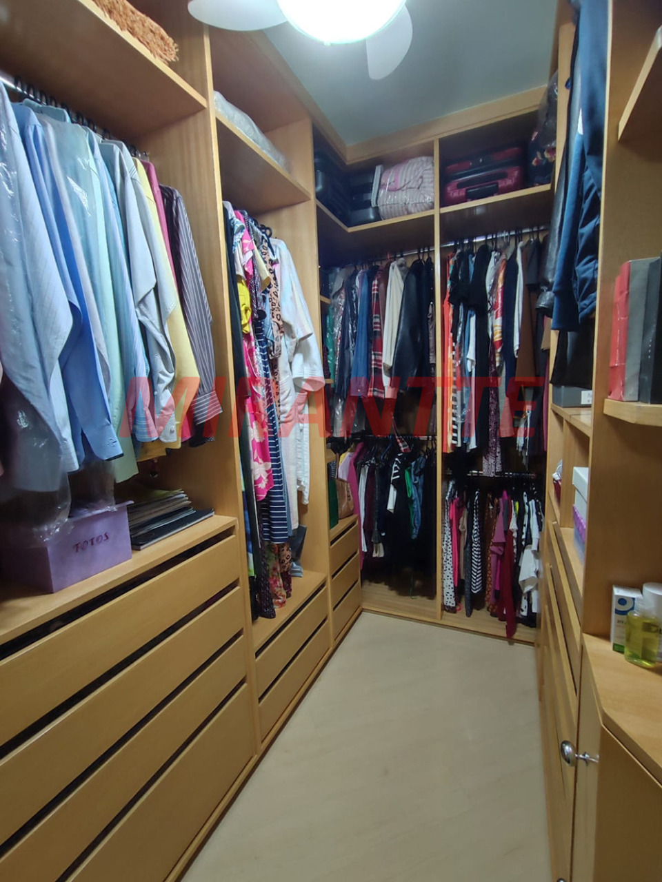 Sobrado de 196m² com 3 quartos em Vila Mazzei