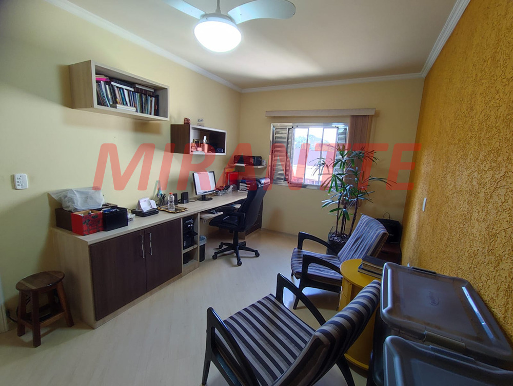 Sobrado de 196m² com 3 quartos em Vila Mazzei