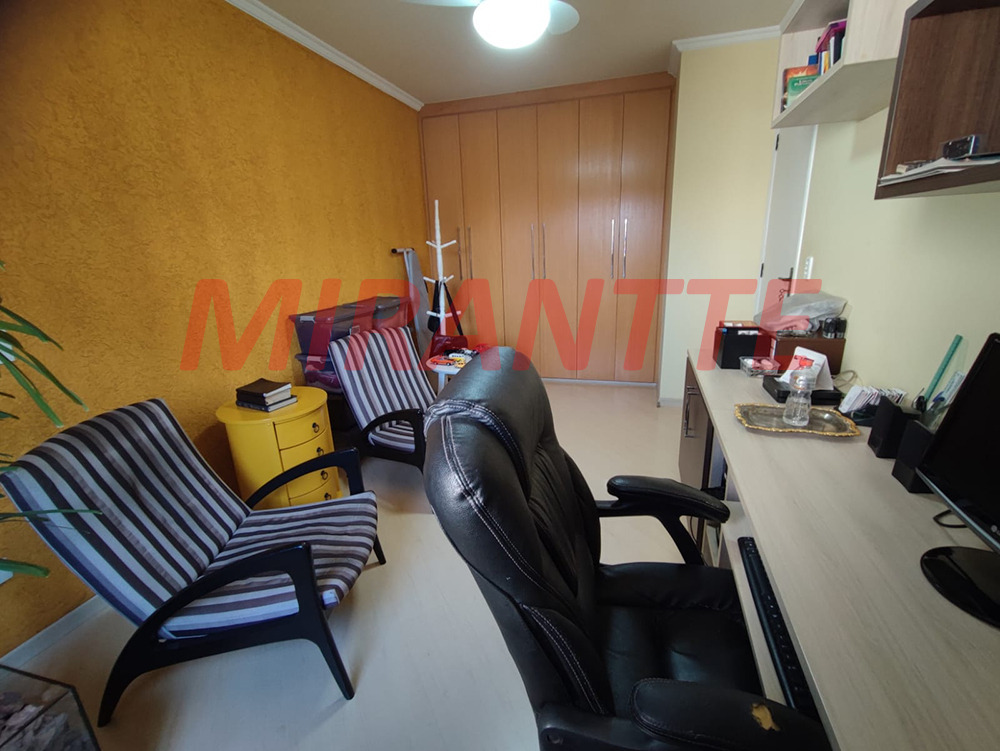 Sobrado de 196m² com 3 quartos em Vila Mazzei