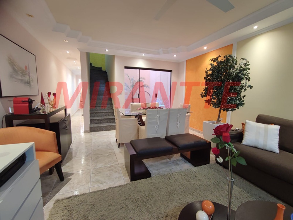 Sobrado de 196m² com 3 quartos em Vila Mazzei