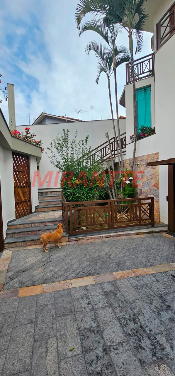 Sobrado de 380m² com 4 quartos em Jardim Guapíra