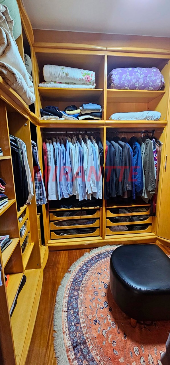 Sobrado de 380m² com 4 quartos em Jardim Guapíra